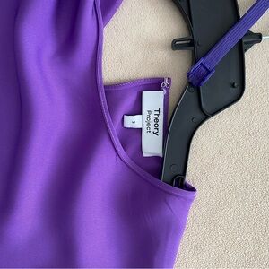 This dress is beautiful is new wi no tags. Is 100% silk